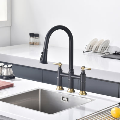 SUMERAIN Rubinetto da cucina a ponte con spruzzatore estraibile Rubinetto per lavello da cucina a 2 maniglie e 3 fori Set centrale da 8 pollici Nero e oro